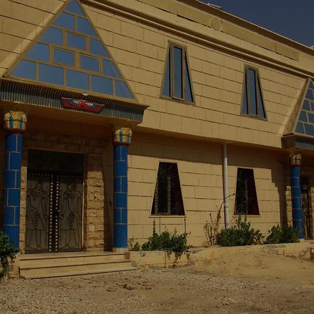 Pyramids Luxor Hotel & Spa Esterno foto